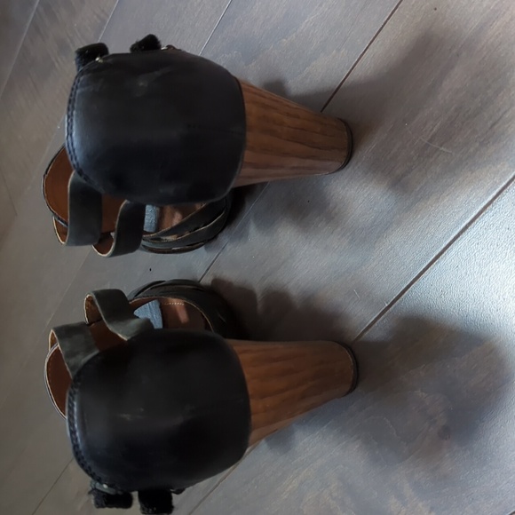 Clark's Size 6.5 Black Leather Sandals - Picture 6 of 11